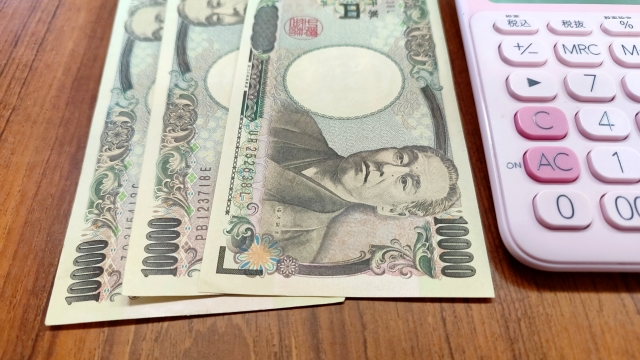 お札と電卓