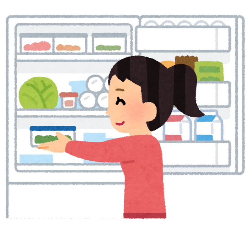 作り置きを冷蔵庫に入れている画像です。
