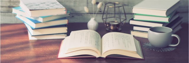 趣味の本を読むところ