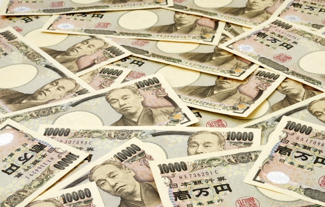 大量の一万円札